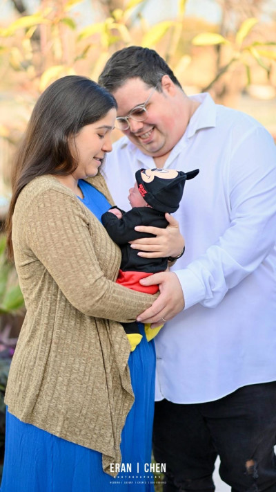 סיון תם ואוראל צברי עם בנם  (צילום: ארן חן)