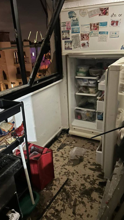 הדירה הניזוקה מרסיסים בתל אביב (צילום: רשתות חברתיות, שימוש לפי סעיף 27 א')