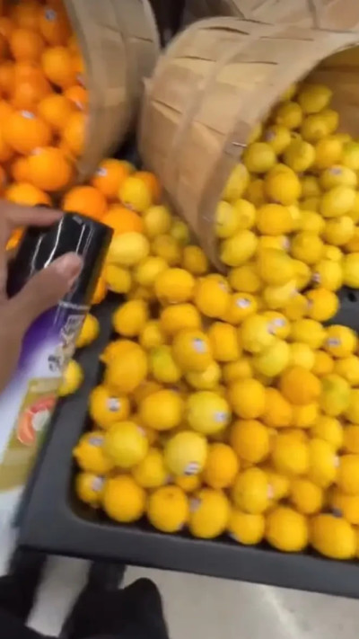 צ'רלס סמית', הרעיל פירות וירקות בסופרים