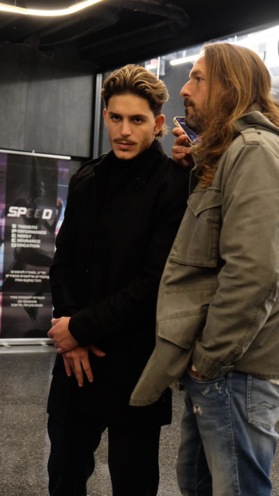 שליו ורדי ואביו ציון מקנזי (צילום: שי יחזקאל)