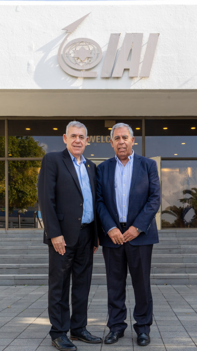 מיקי לוי ובועז לוי (צילום: התעשייה האווירית)