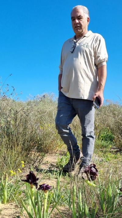 איציק, מתנדב רשות הטבע (צילום: זיו זגורי, רשות הטבע והגנים)