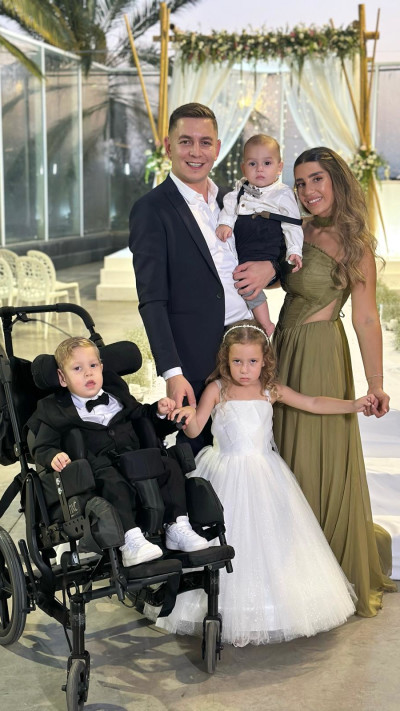 משפחת דואה. מאור רעייתו, אליה, ניתאי וריף