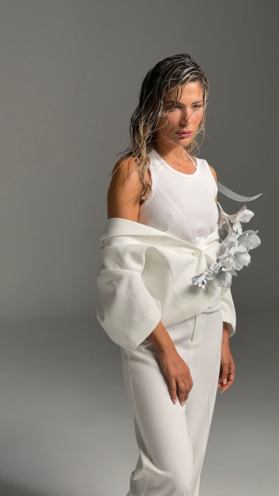 מירן בוזגלו בצילומים לקולקציה החדשה לרנואר (צילום: עדי שנפיק)