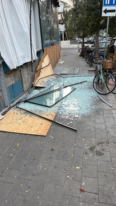הקליניקה של לי ואן אברהמי שנפגעה כתוצאה מירי הטילים מאיראן (צילום: מתוך אינסטגרם)
