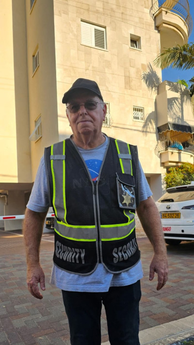 תושב פתח תקווה אשר עוכב בחשד שמנע מאזרחים להיכנס למקלט בעת אזעקה (צילום: רשתות חברתיות)