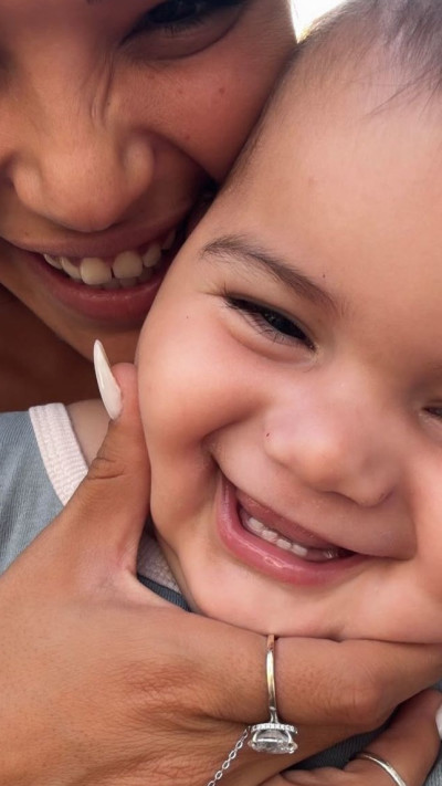 שי לי עופרי ובנה אלארי (צילום: מתוך אינסטגרם)