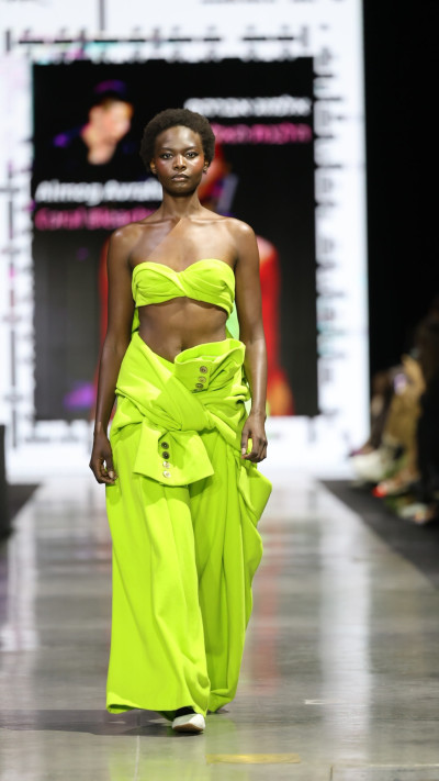 אלמוג אברהם בתצוגת האופנה של שנקר (צילום: רפי דלויה)