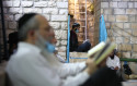 מתפללים בתשעה באב (צילום: דוד כהן, פלאש 90)