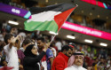 דגל פלסטין במשחקה של נבחרת קטאר במונדיאל 2022 (צילום: רויטרס)