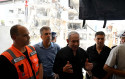 בנימין נתניהו בזירת הנפילה בבת ים (צילום: אבי אוחיון, לעמ)