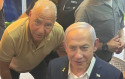ראש הממשלה בנימין נתניהו עם מנת פלאפל ביד (צילום: עודד אשכנזי)