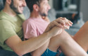 גילויי חיבה פומביים. החוקרים ממליצים על המגע (צילום: שאטרסטוק)