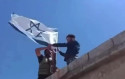 דרוזים מניפים דגל ישראל בסוריה  (צילום: רשתות חברתיות)