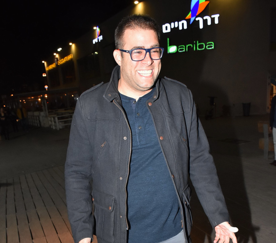××•×¨×Ÿ ×—×–×Ÿ ×ž×¡×ª×œ×'×˜ ×¢×œ ×¢×¦×ž×• ×'×¢×•×