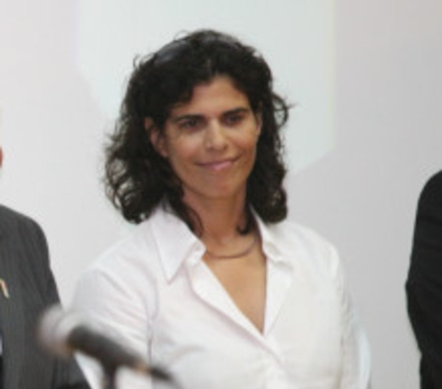 ×™×¢×œ ××¨×