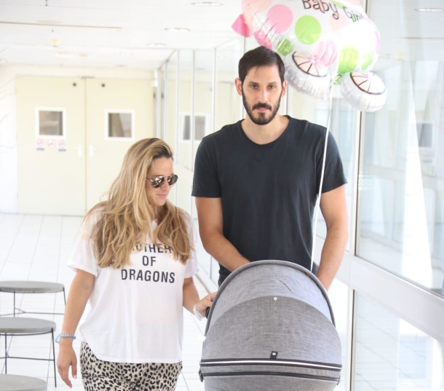 ×¢×•×ž×¨×™ ×›×¡×¤×™ ×•××©×ª×• ×©× ×™ ×ž×©×ª×—×¨×¨×™× ×ž×'×™×ª ×
