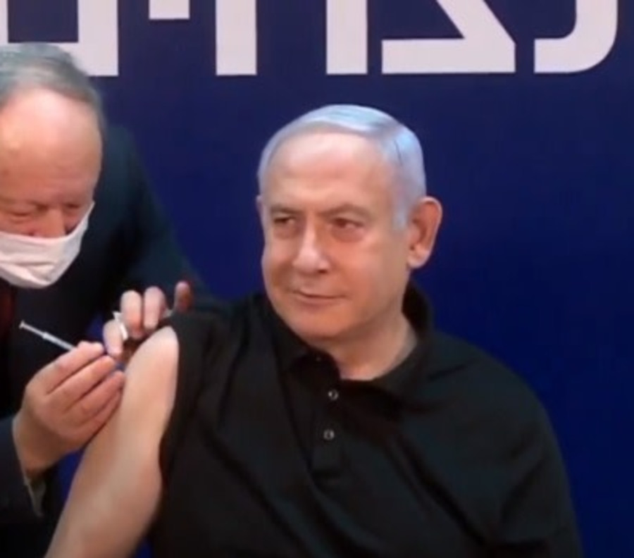 ×¨××© ×