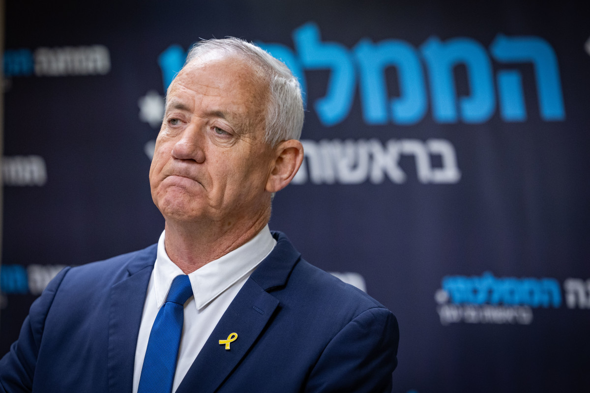 בני גנץ ממשיך להידחק לפינה: חילי טרופר עוזב את כחול לבן
