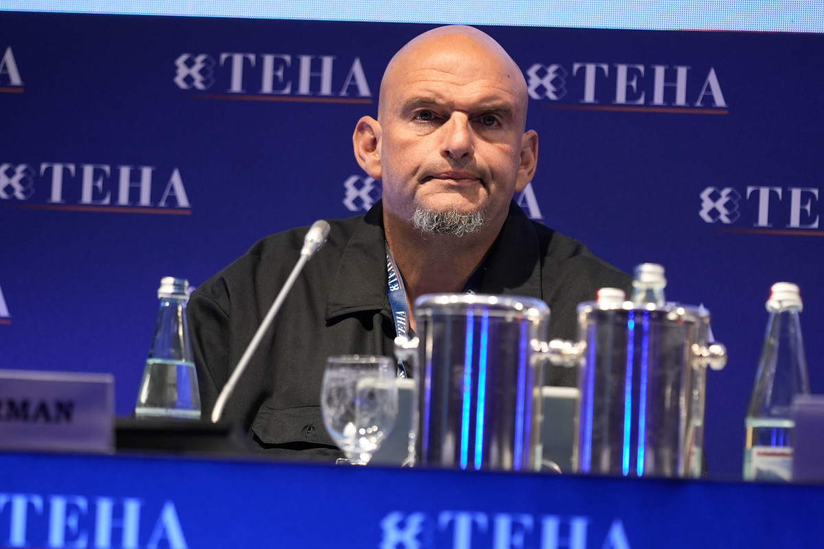 הדמוקרטים בהלם: הסנאטור הבכיר שחצה את הקווים לוועידה של טראמפ