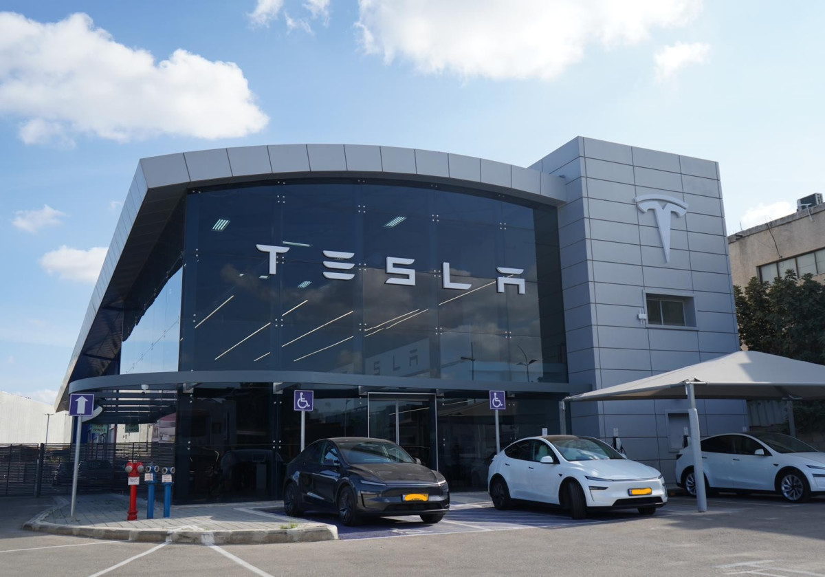 טסלה מאבדת מערכה: הסינים עקפו את אילון מאסק