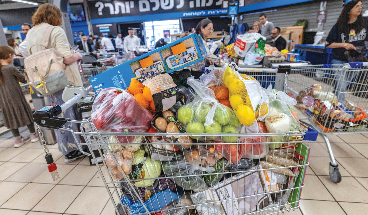 בשורה לצרכנים בישראל: בשר, חלב וירקות יוזלו בקרוב - זה התאריך