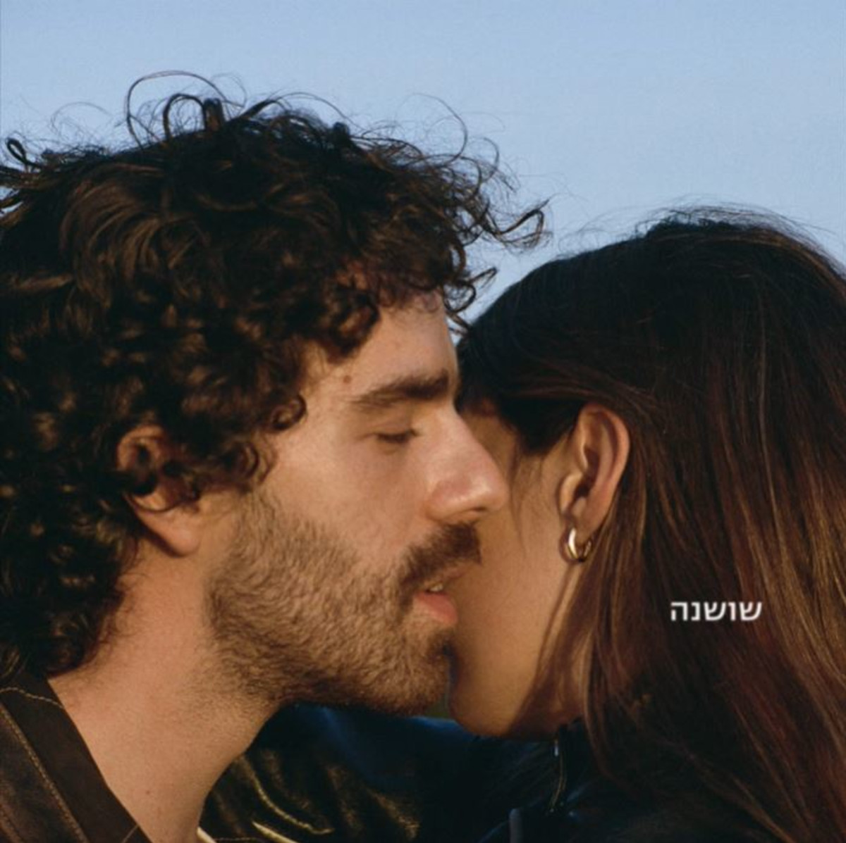 עיליי אשדות פורץ דרך באלבום חדש שמפלח את השבר הישראלי