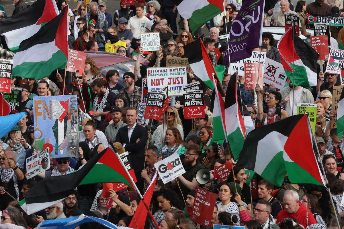 Glasgow decided on the “annual Palestinian flag raising”