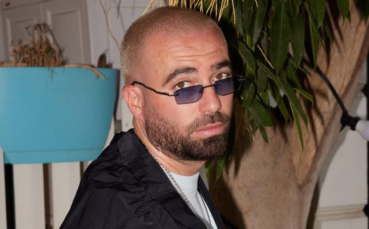 שנה בדיוק לאחר הפרידה מיעל שלביה: עומר אדם בזוגיות חדשה