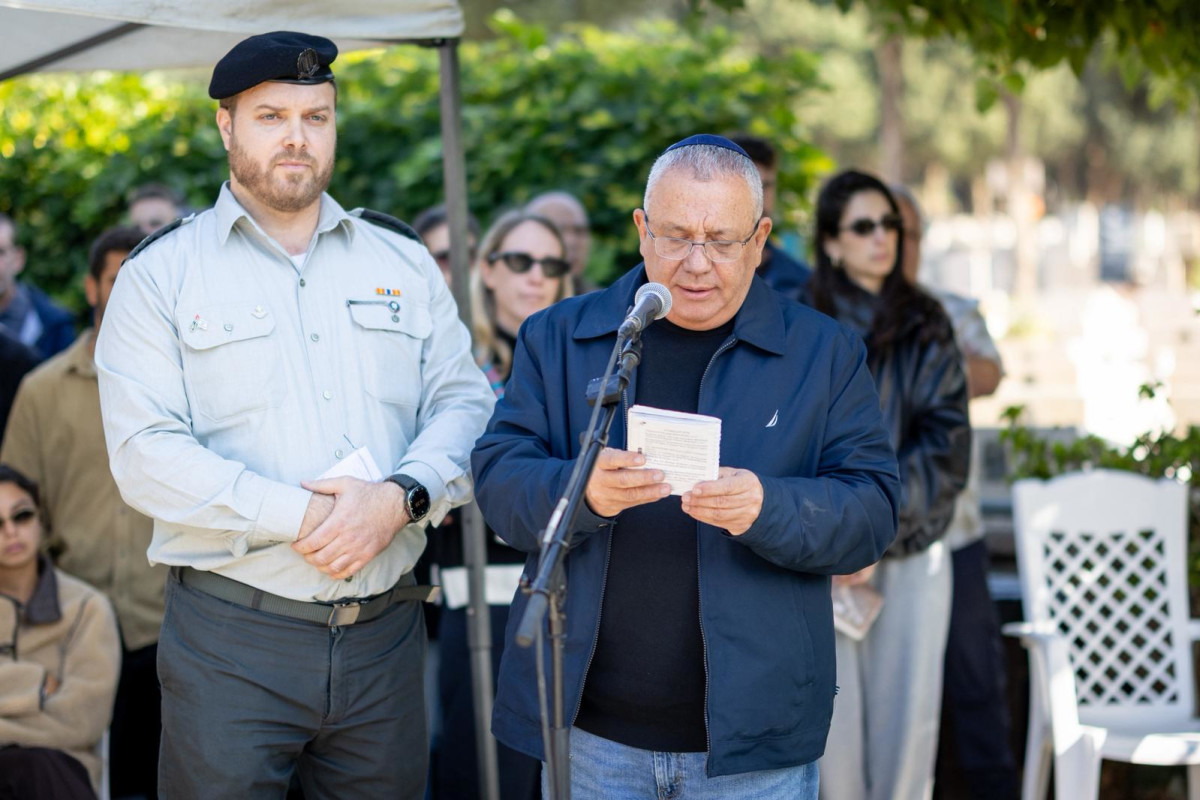 גדי איזנקוט באזכרת בנו: 