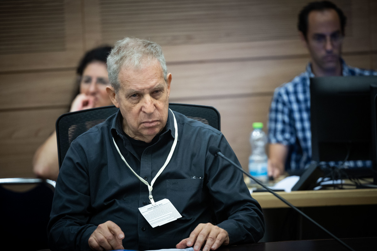 גיורא איילנד: 
