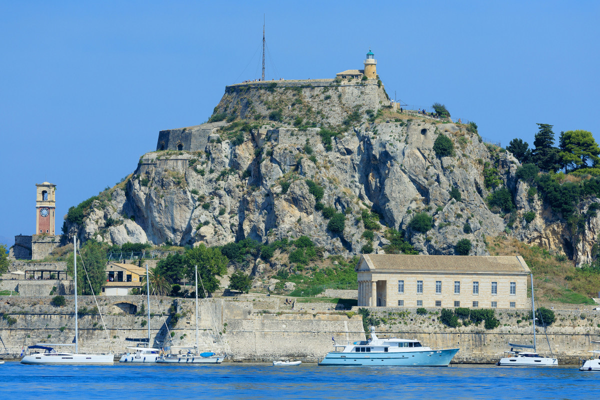 מהמלחמה בעזה לדירות באתונה: גל ההשקעות שמטלטל את יוון