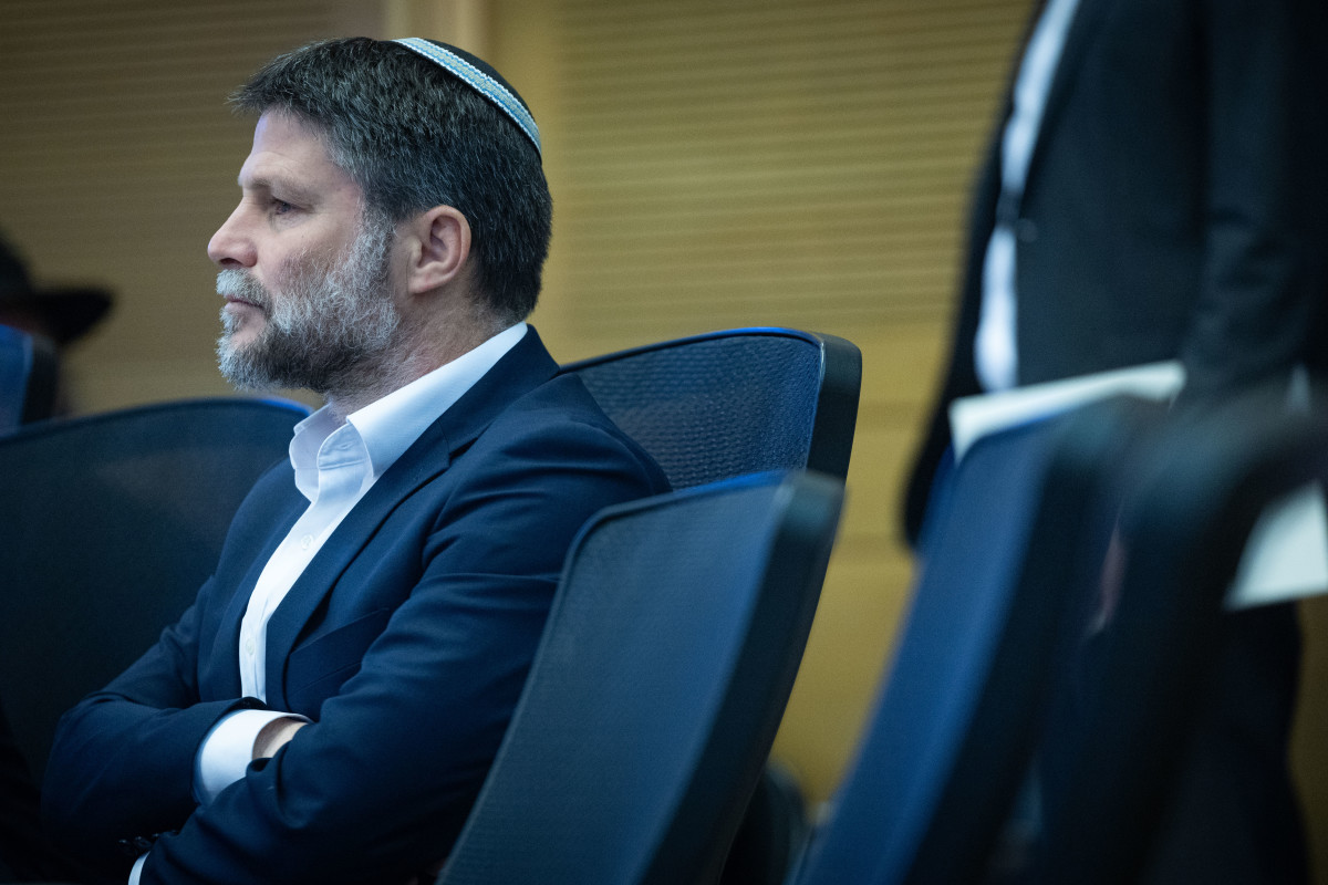 עשרות חברות שוקלות לברוח מישראל בגלל המהלך של סמוטריץ' - והשכנה הולכת להרוויח