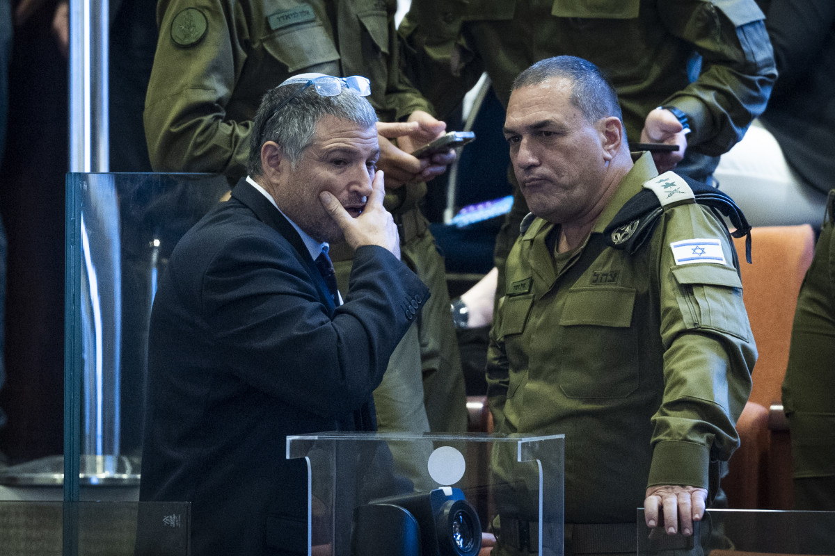 בכירים ביטחוניים לשעבר באזהרה חריגה וחריפה: 