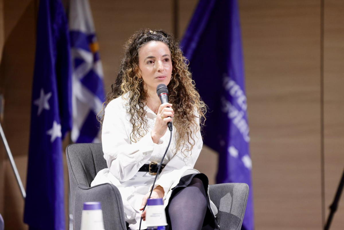 בלאגן בכנס: גוש פחם הושלך לעבר השרה עידית סילמן