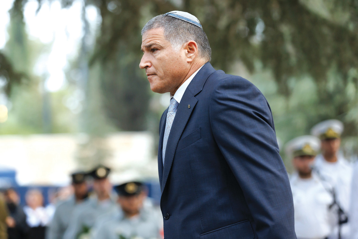 על רקע פרשייה ביטחונית: אביו של דוד זיני טוען - 