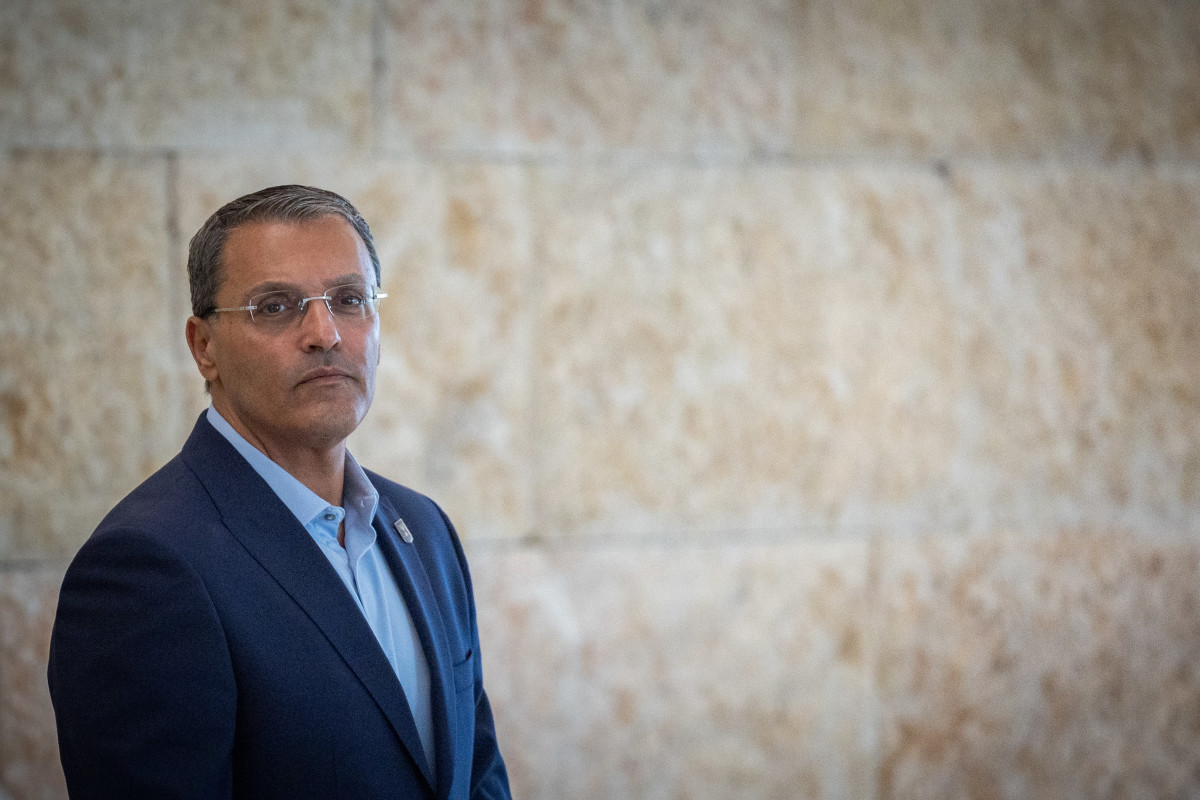 לא נותן דין וחשבון: מי הוא השופט שעושה כאב ראש למשטרה?