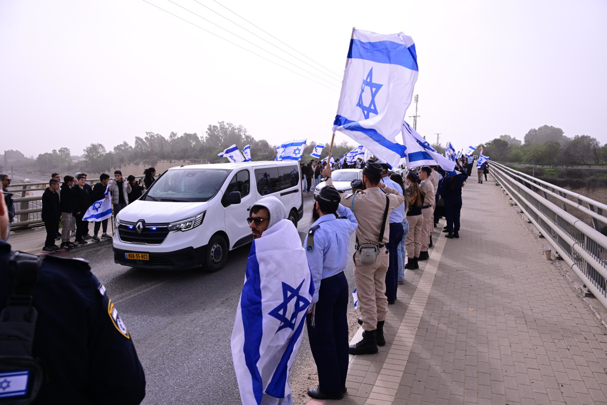 „יצא ראשון, חזר אחרון”: מסע ההלוויה של רס”ר רן גואילי ז”ל | שידור ישיר
