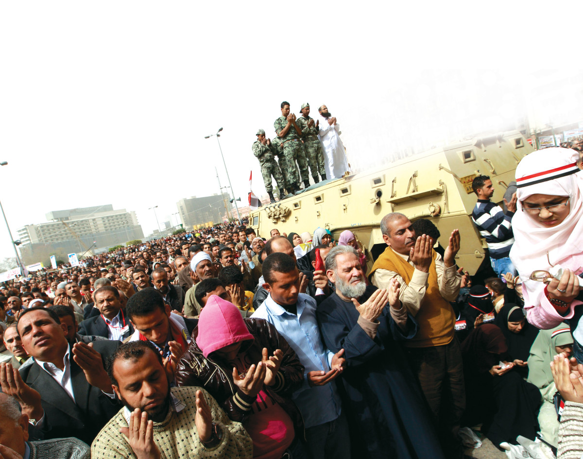 כך נופלים משטרים: לא ההפצצות קובעות – אלא החיילים