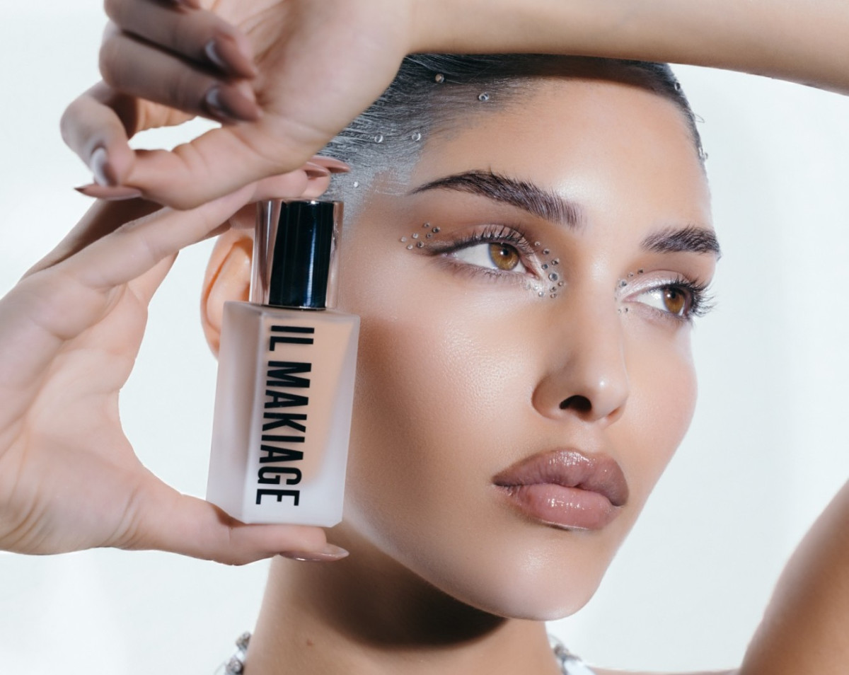 IL MAKIAGE משיקה מייק-אפ בסיס עם 50 גוונים ובינה מלאכותית