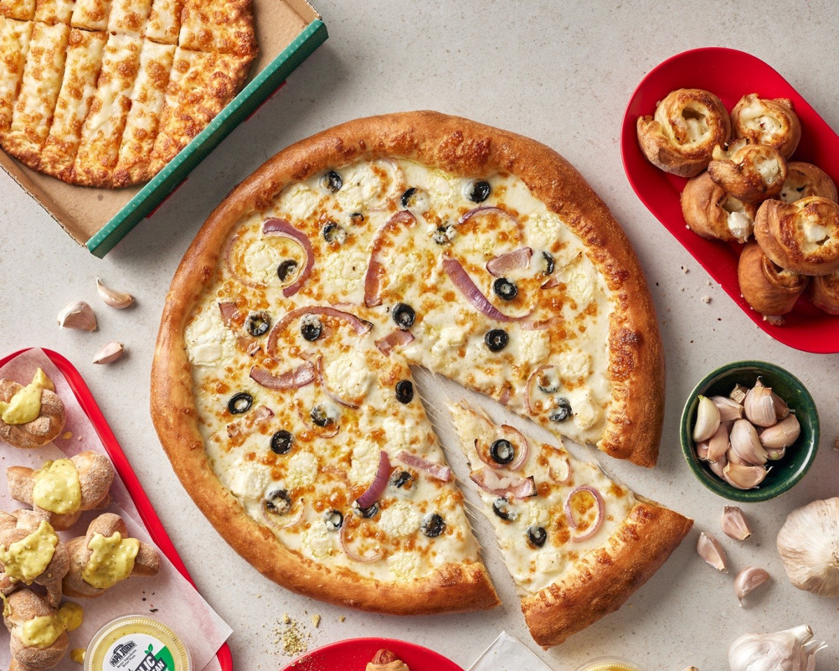 חדשות הפיצה: כל המבצעים ליום הבינלאומי והפיצות הכי מיוחדות שתטעמו