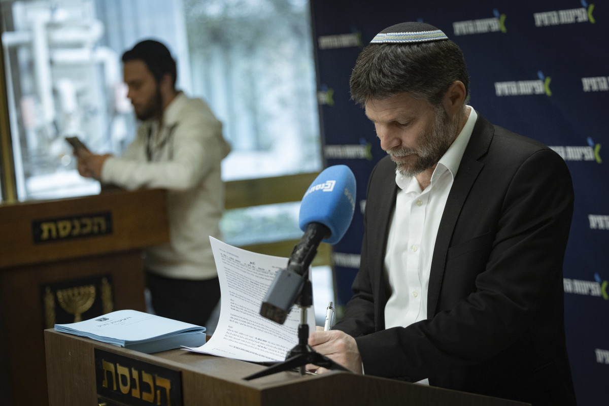 אותה הגברת בשינוי אדרת: הבלוף של ה-130 דולר נחשף בוועדת הכספים