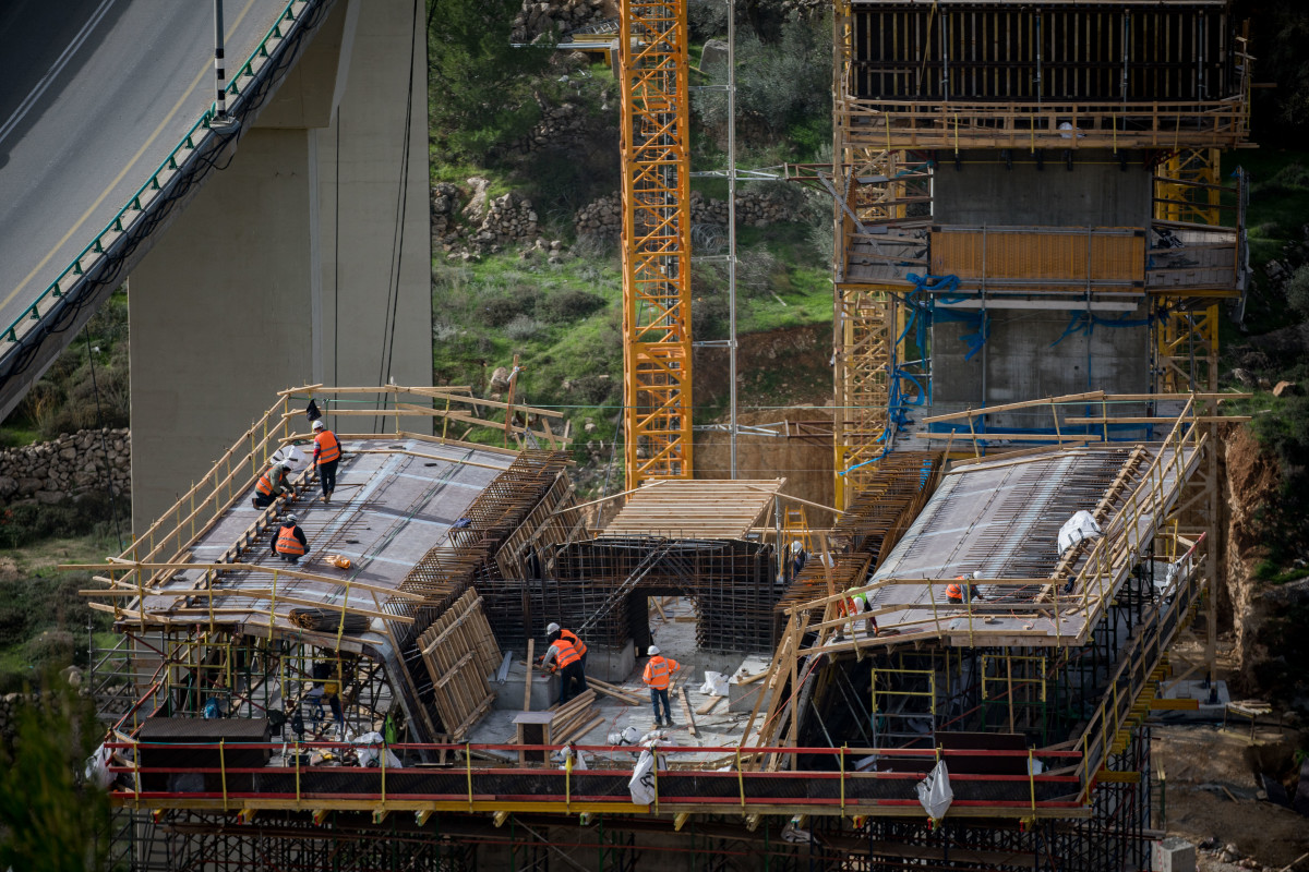 העיר במרכז סוערת: 
