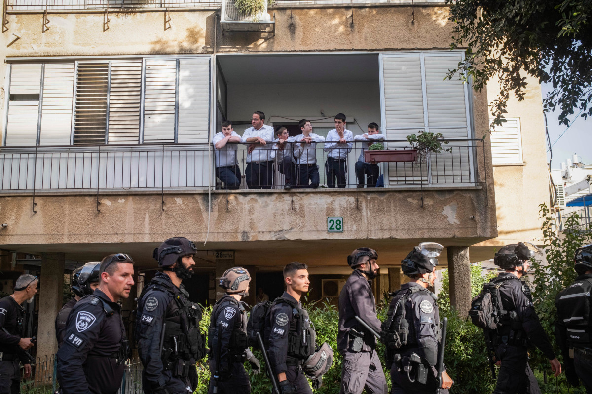 עלילת דם בשידור חי: השקרים של האחים לנשק והאמת על ה”לינץ'” בבני ברק | ינון מגל