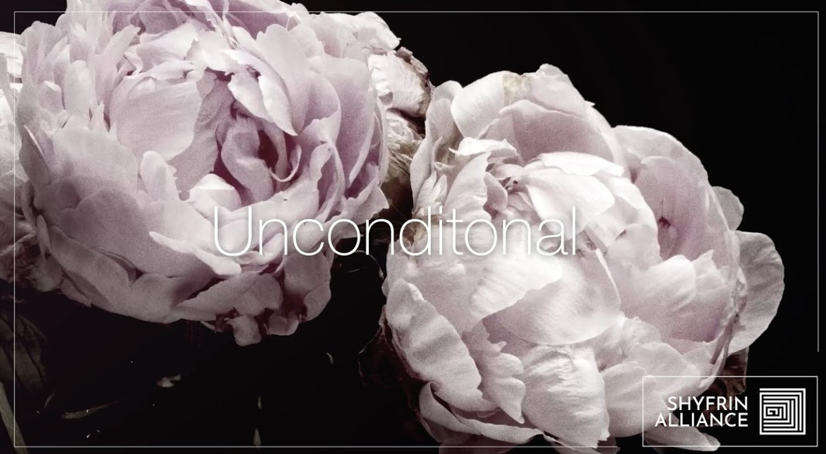 Unconditional – כשהעולם לוחץ, הזיכרון מחזיק