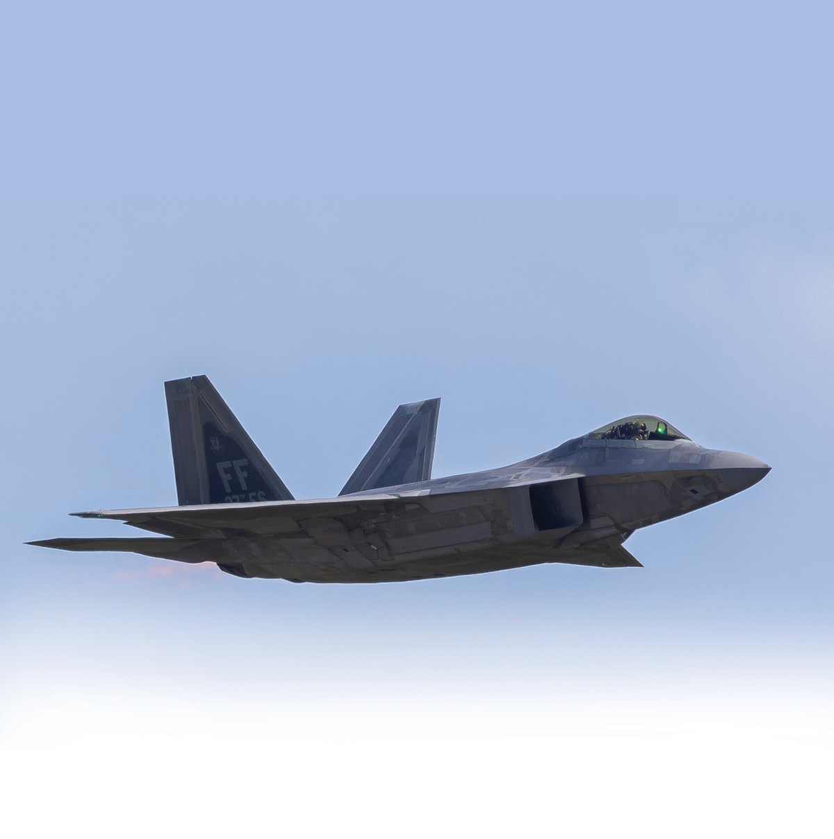 כל סיפור היחסים במטוס אחד: המסר האדיר של מטוסי ה-F22 לישראל | אלון בן דוד