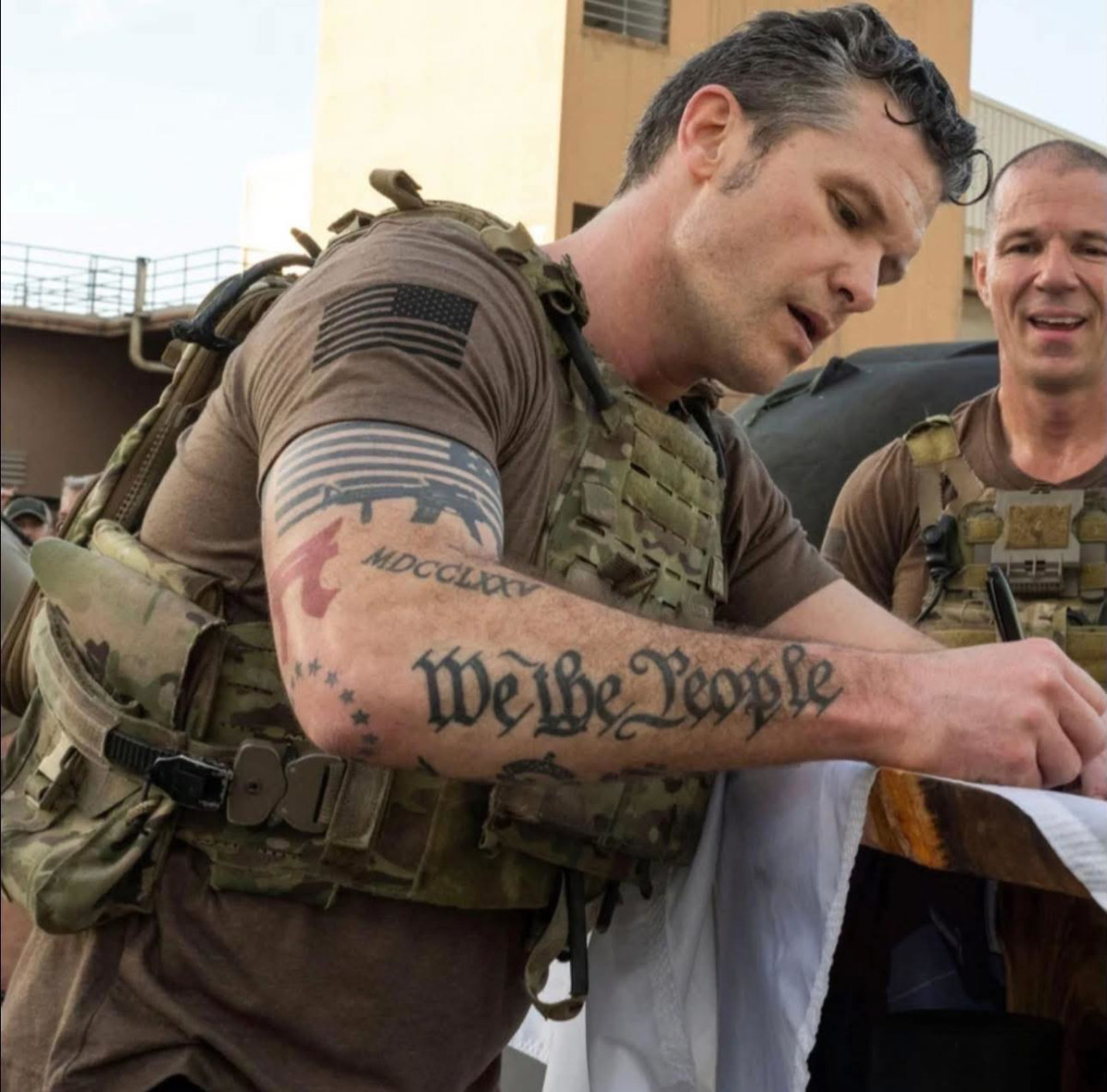 החתיך התורן נפל בפח? שר המלחמה של טראמפ עלול להפוך לשעיר לעזאזל