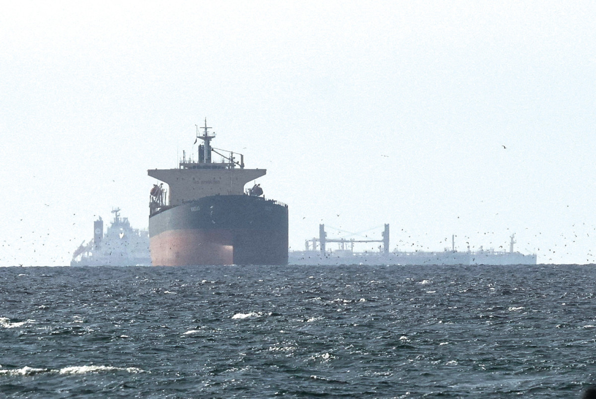 המערב מתכנן לפתוח את הורמוז - ואיראן שולחת 14 כטב