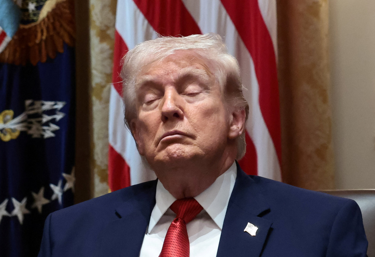 Donald Trump gives Iran 10 more days – and the world holds its breath