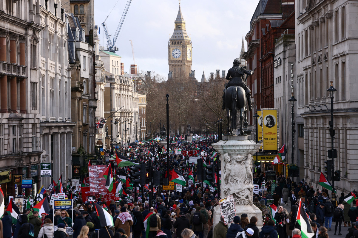 הצעה גזענית של המפלגה הקיצונית בבריטניה נדחתה בגלל כאוס בזום